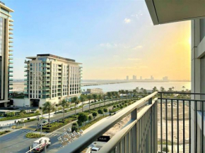 Luxury Dubai Creek Balcony & View